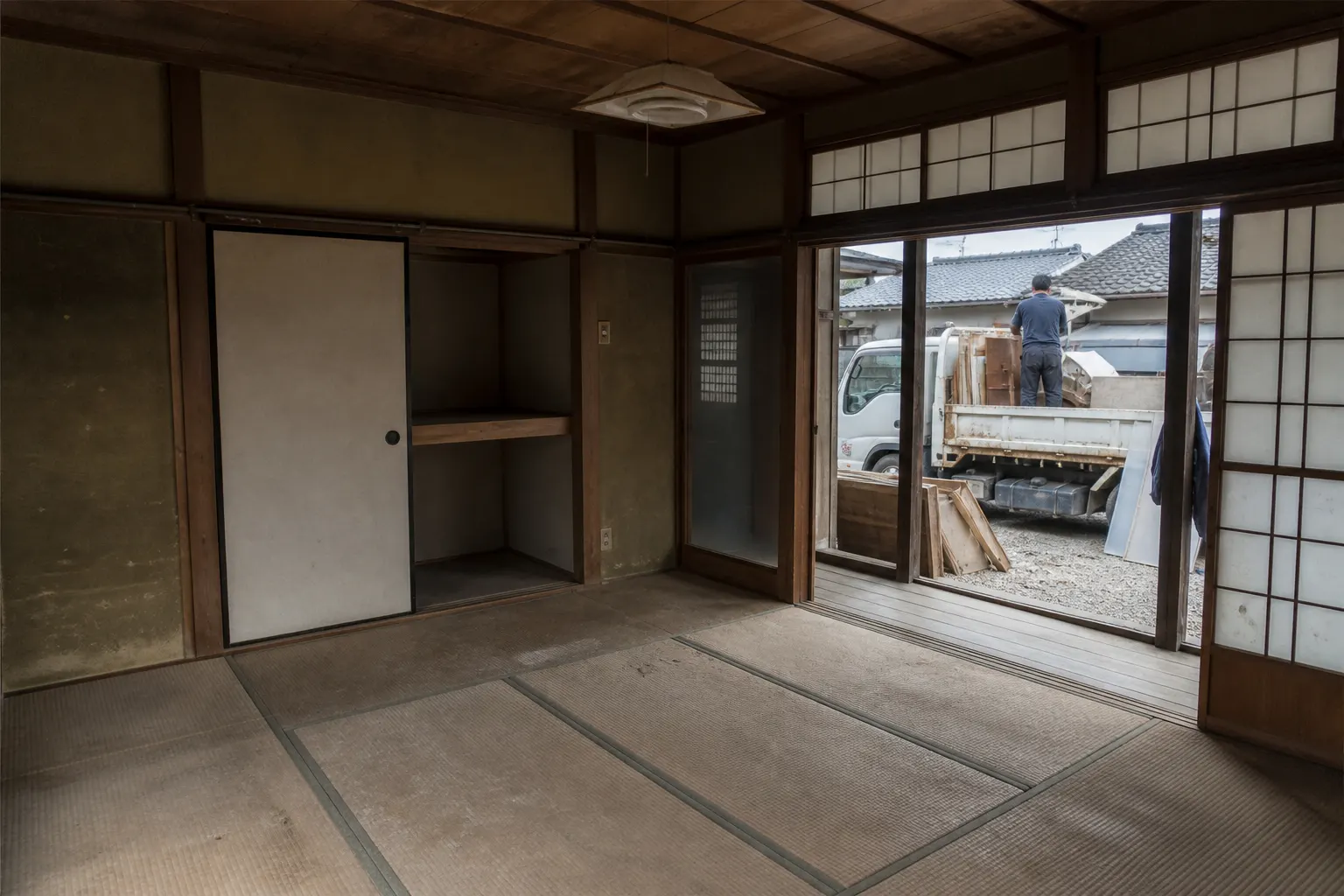 解体前に荷物を出した空き家の和室